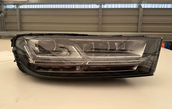 Audi Q7 4M Headlight/headlamp 4M0941036