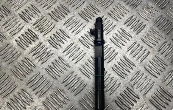Audi A6 S6 C5 4B Fuel injector 059130201E