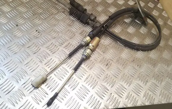 Gear shift cable linkage