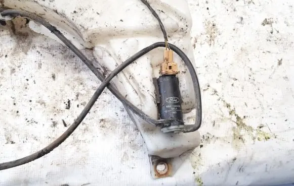 Ford Focus Windscreen/windshield washer pump 93bb17k624ba