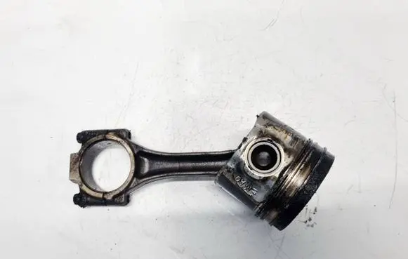 Volkswagen Golf Plus Piston with connecting rod