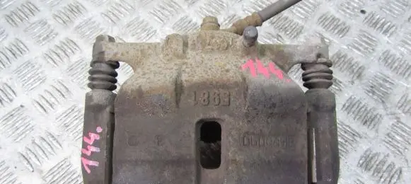 Nissan X-Trail T32 Front brake caliper