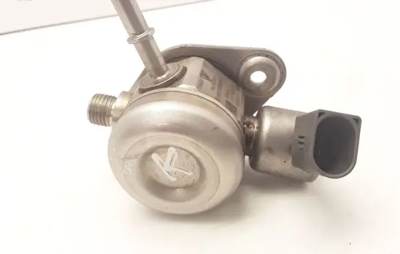 Porsche Macan (95B) Fuel injection high pressure pump 94611031561 946110315 0261520304