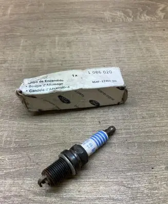 Ford Galaxy Spark plug 1086020