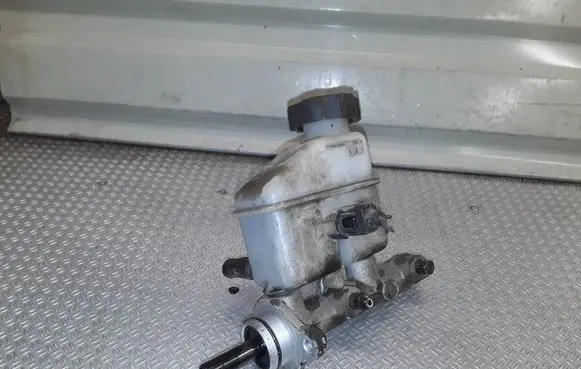 Hyundai i30 Master brake cylinder 