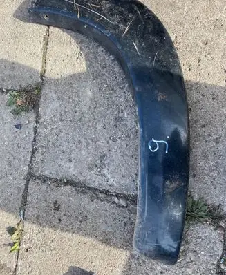 Rear fender molding trim