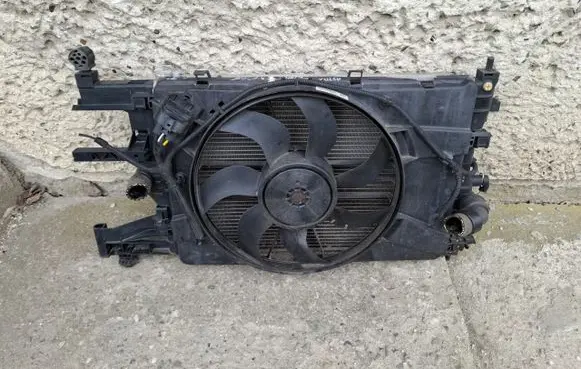 Opel Astra J Coolant radiator 