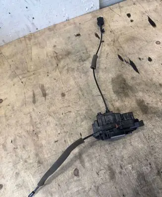 Nissan NV400 Front door lock 805022622R