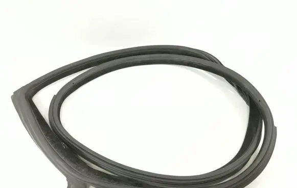 BMW 6 F12 F13 Front door rubber seal 7221326