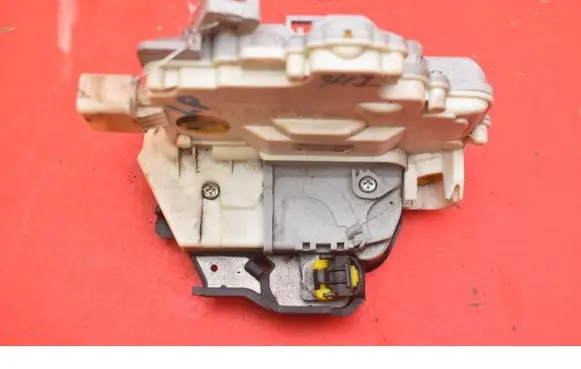 Audi A6 Allroad C5 Front door lock 4F1837015