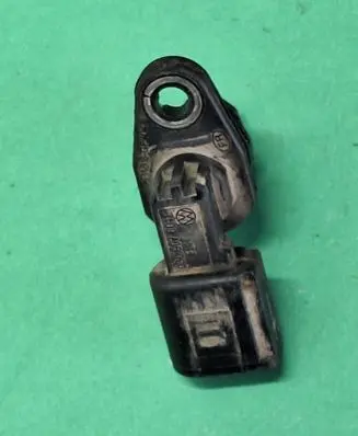 Volkswagen Golf V Camshaft position sensor 030907601E