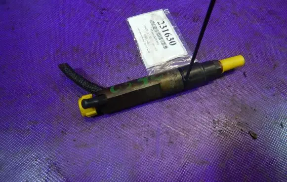 Audi A3 S3 8L Fuel injector 038130201G