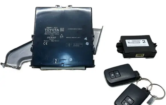 Toyota Yaris Ignition key/card OYT26158 BA7EQ 89990-0D270