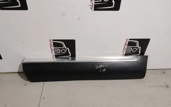 Volkswagen Touareg I Rear door trim (molding) 7L6839787E