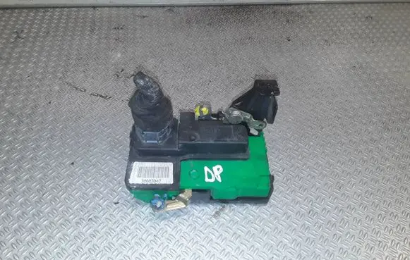 Volvo XC90 Front door lock 30663047