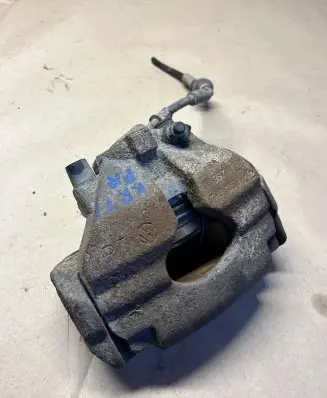 Volkswagen Transporter - Caravelle T5 Front brake caliper 7H3105j