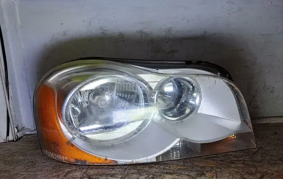 Volvo XC90 Headlight/headlamp 30655910 89008785