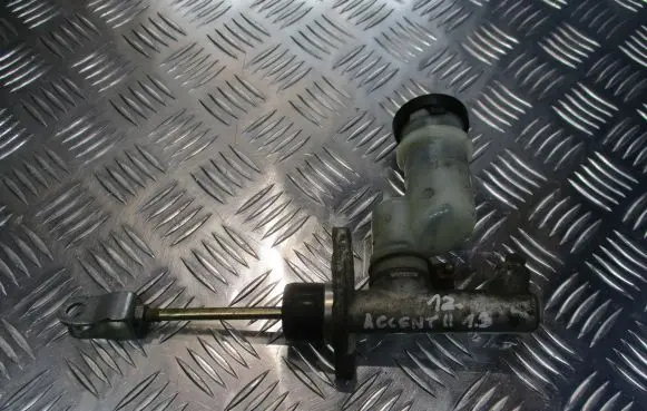 Hyundai Accent Clutch slave cylinder 