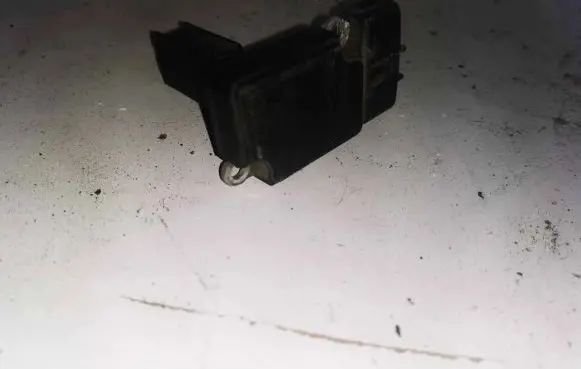 Toyota Corolla E120 E130 Mass air flow meter 22204-27010