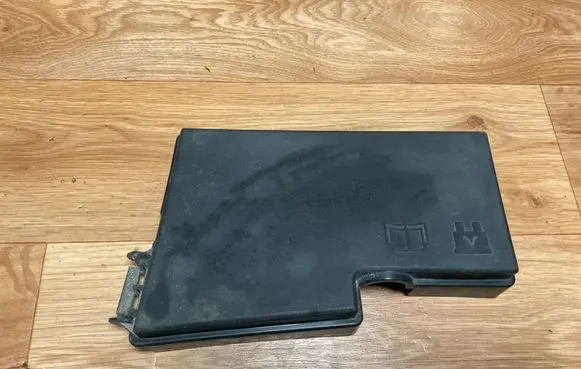 Volvo V50 Fuse box cover 30728013 318818101