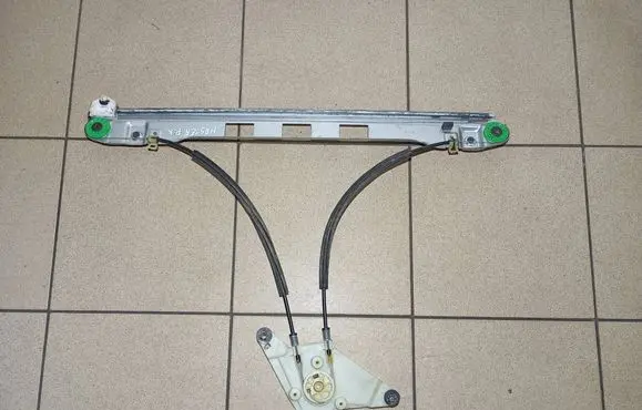 Renault Master III Front window lifting mechanism without motor 807210008R