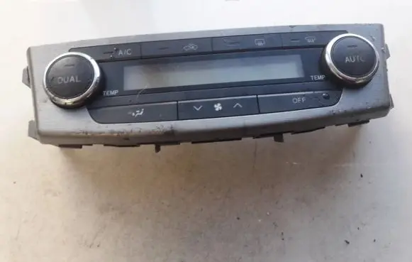 Toyota Avensis T270 Climate control unit 5590005470 55900-05470