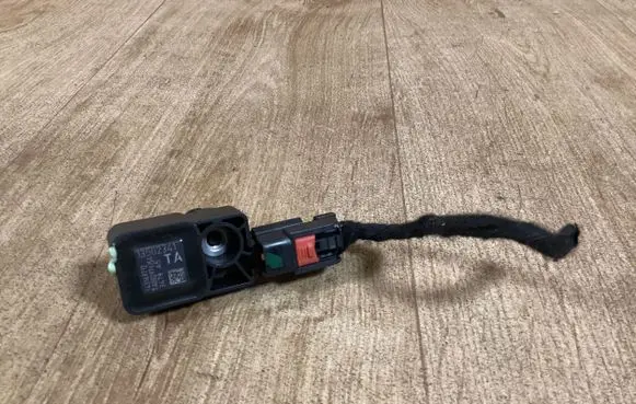 Opel Insignia A Airbag deployment crash/impact sensor 13502341