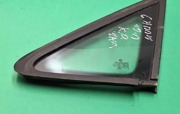 Volkswagen Caddy Front triangle window/glass 