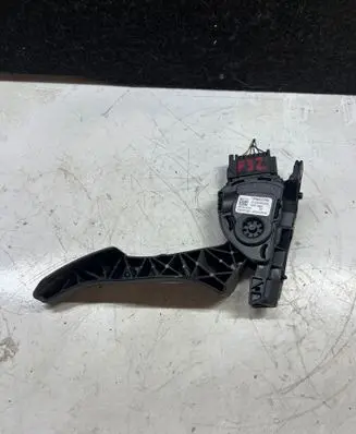 Volvo V60 Accelerator throttle pedal 31329059 C95YE02 6PV01083402