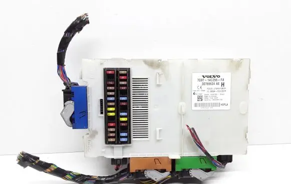 Volvo V70 Fuse module 7G9T14C256FA 30765624 30765624AE