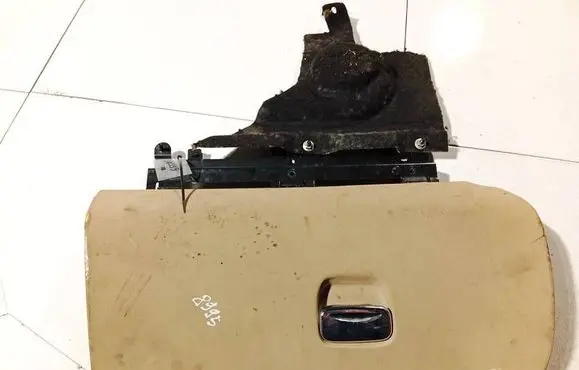 Alfa Romeo 147 Glove box
