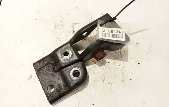 Engine mounting bracket