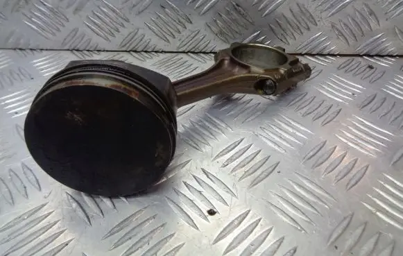 Volkswagen PASSAT B5.5 Piston 