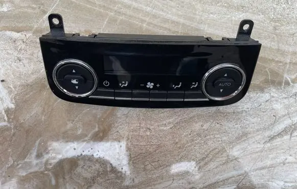 Maserati Levante Climate control unit 670080282 Z93080049 24404413