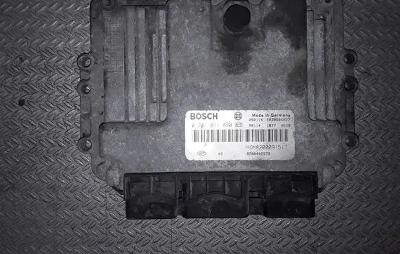 Opel Vivaro Engine control unit/module 0281011890 8200091517