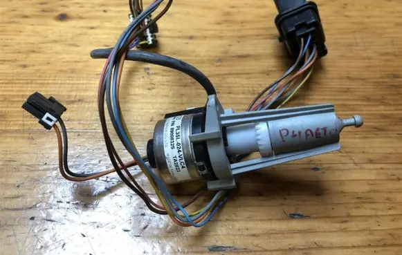 Volkswagen Phaeton Headlight level adjustment motor PL35L024VLC4