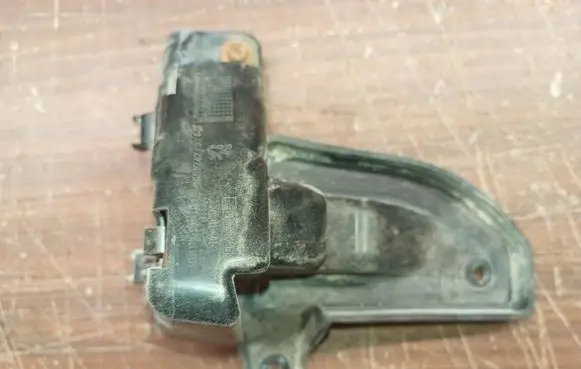 Peugeot 308 SW Rear bumper mounting bracket 9681742780