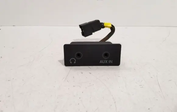 Audi Q7 4L AUX in-socket connector 4L0035599 7620100301