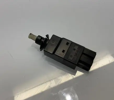 Mercedes-Benz CLS C219 Brake pedal sensor switch 0015454009 A0015454009