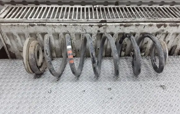 Volkswagen Touran I Rear coil spring