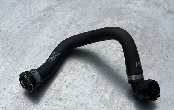 Engine coolant pipe/hose