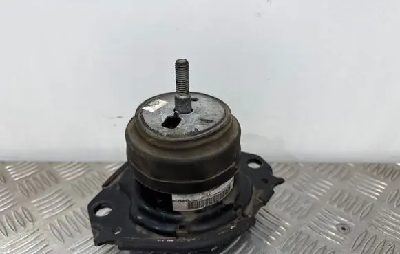Engine mount bracket