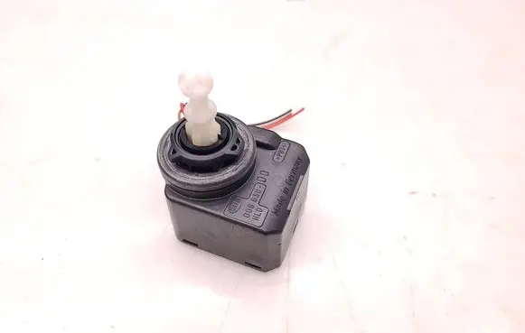 Mercedes-Benz Sprinter W906 Headlight level adjustment motor 00883000