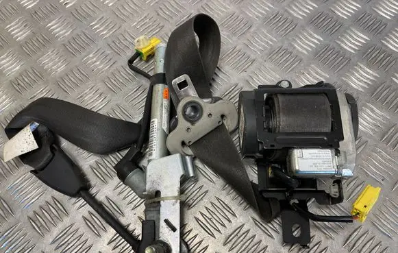 Honda CR-V Front seatbelt A18450SWWE0B
