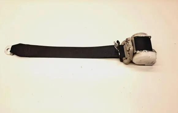 Middle seatbelt (rear)