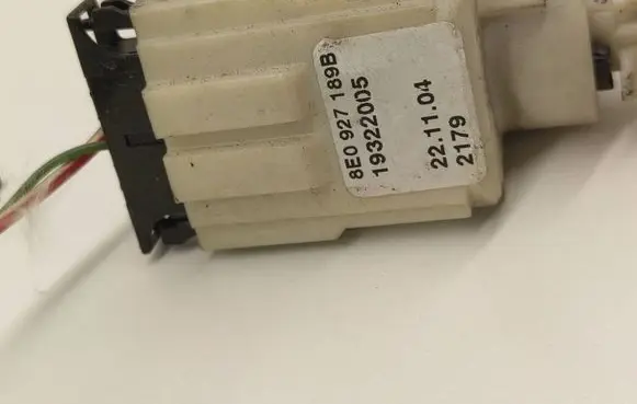 Audi A4 S4 B7 8E 8H Brake pedal sensor switch 8E0927189B 19322005 2179