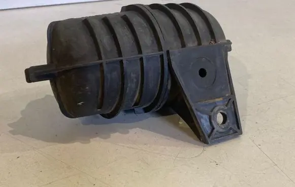 Vacuum air tank
