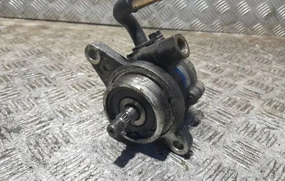 Nissan X-Trail T30 Power steering pump 8H800 3Y202182