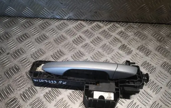 Mercedes-Benz C W204 Front door exterior handle 2047600170 A2047600170