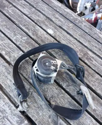Mazda 3 I Front seatbelt